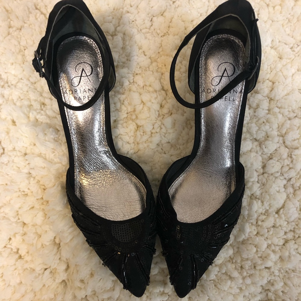 Elegant black heels size 6. Never worn!